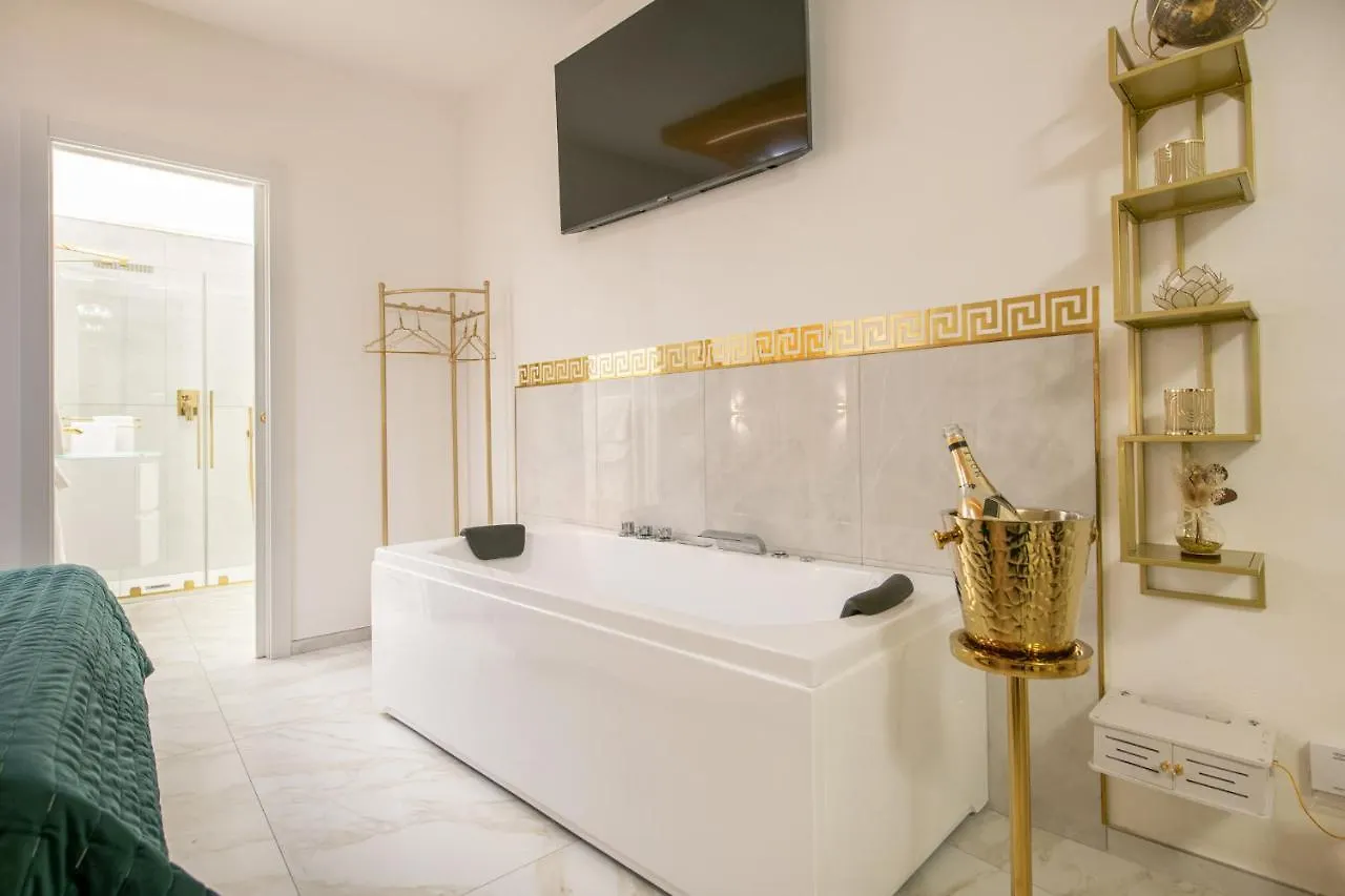 Fashion Apartment Gold Bologna With Jacuzzi & Car Garage 0*,