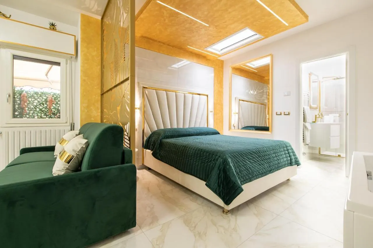 Fashion Apartment Gold Bologna With Jacuzzi & Car Garage 0*,  Itália