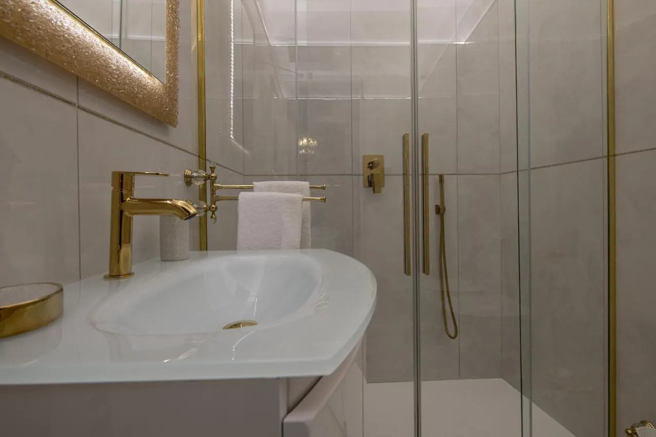Fashion Apartment Gold Bologna With Jacuzzi & Car Garage