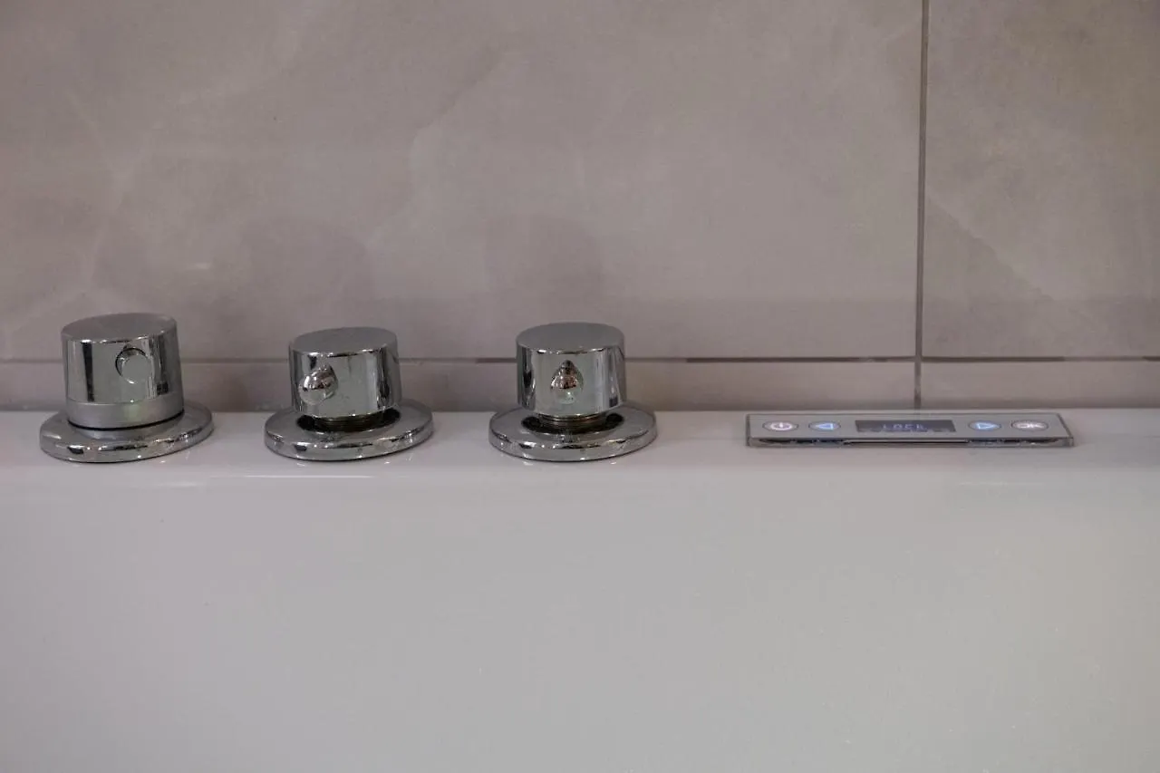 Fashion Apartment Gold Bologna With Jacuzzi & Car Garage 0*,