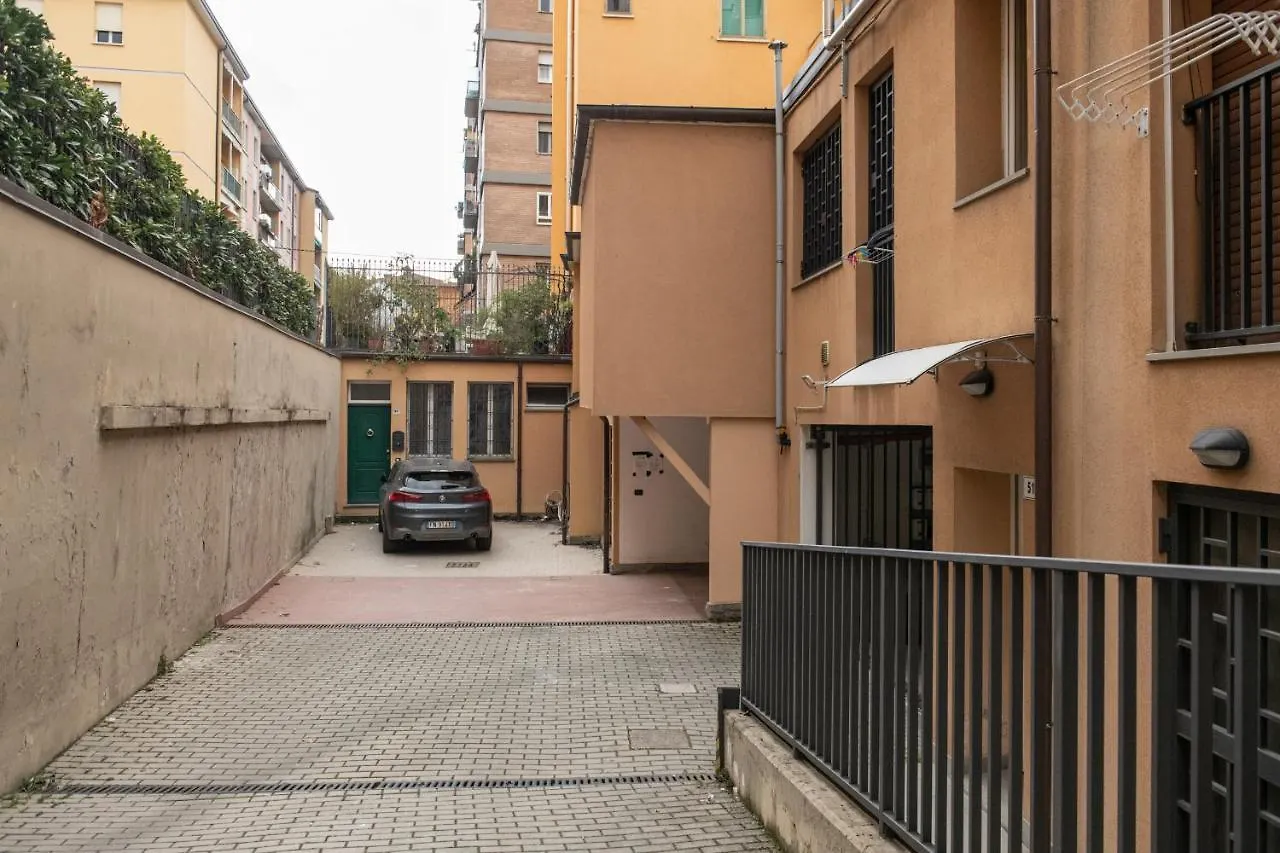 Fashion Apartment Gold Bologna With Jacuzzi & Car Garage 0*,