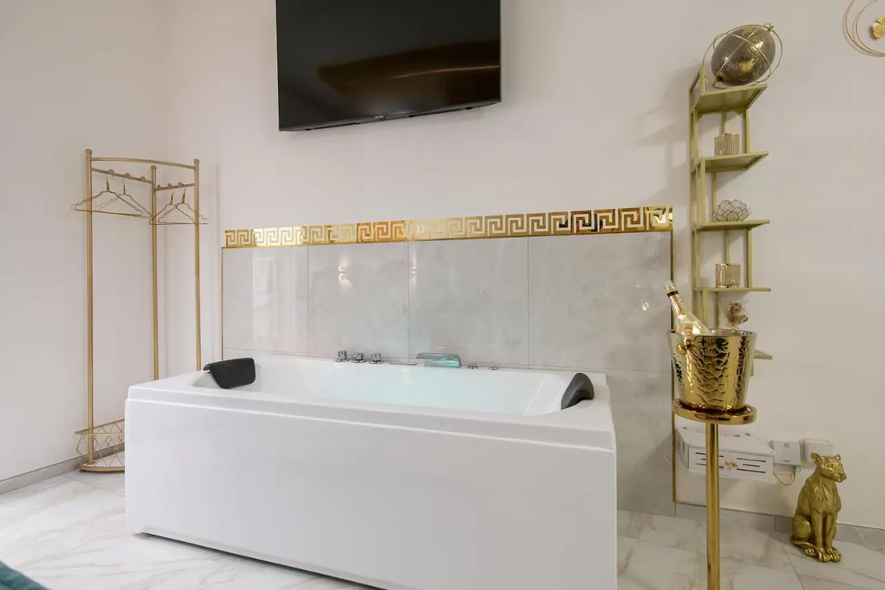 Fashion Apartment Gold Bologna With Jacuzzi & Car Garage