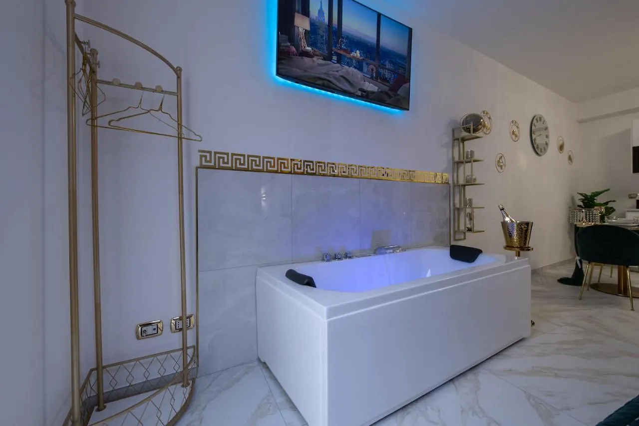Fashion Apartment Gold Bologna With Jacuzzi & Car Garage