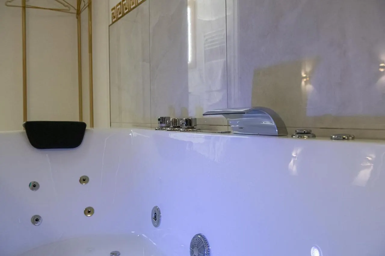 Fashion Apartment Gold Bologna With Jacuzzi & Car Garage