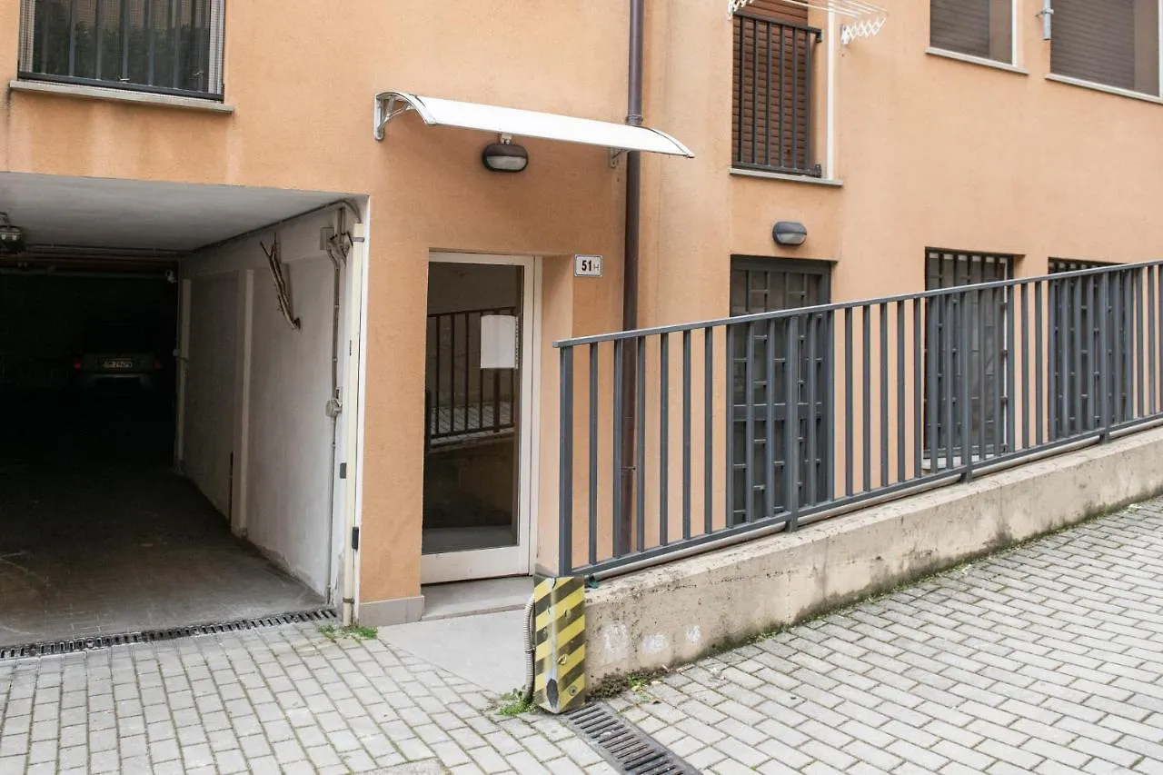 Fashion Apartment Gold Bologna With Jacuzzi & Car Garage 0*,  Itália