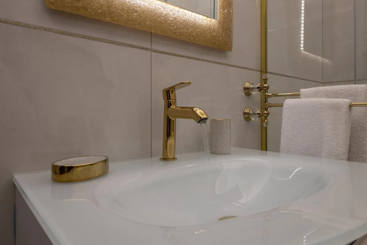 Fashion Apartment Gold Bologna With Jacuzzi & Car Garage
