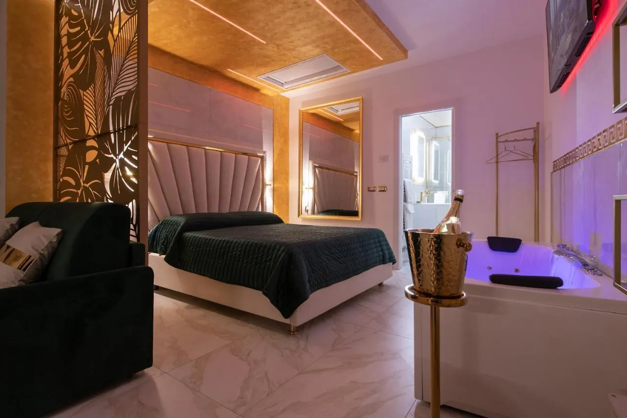 Fashion Apartment Gold Bologna With Jacuzzi & Car Garage 0*,