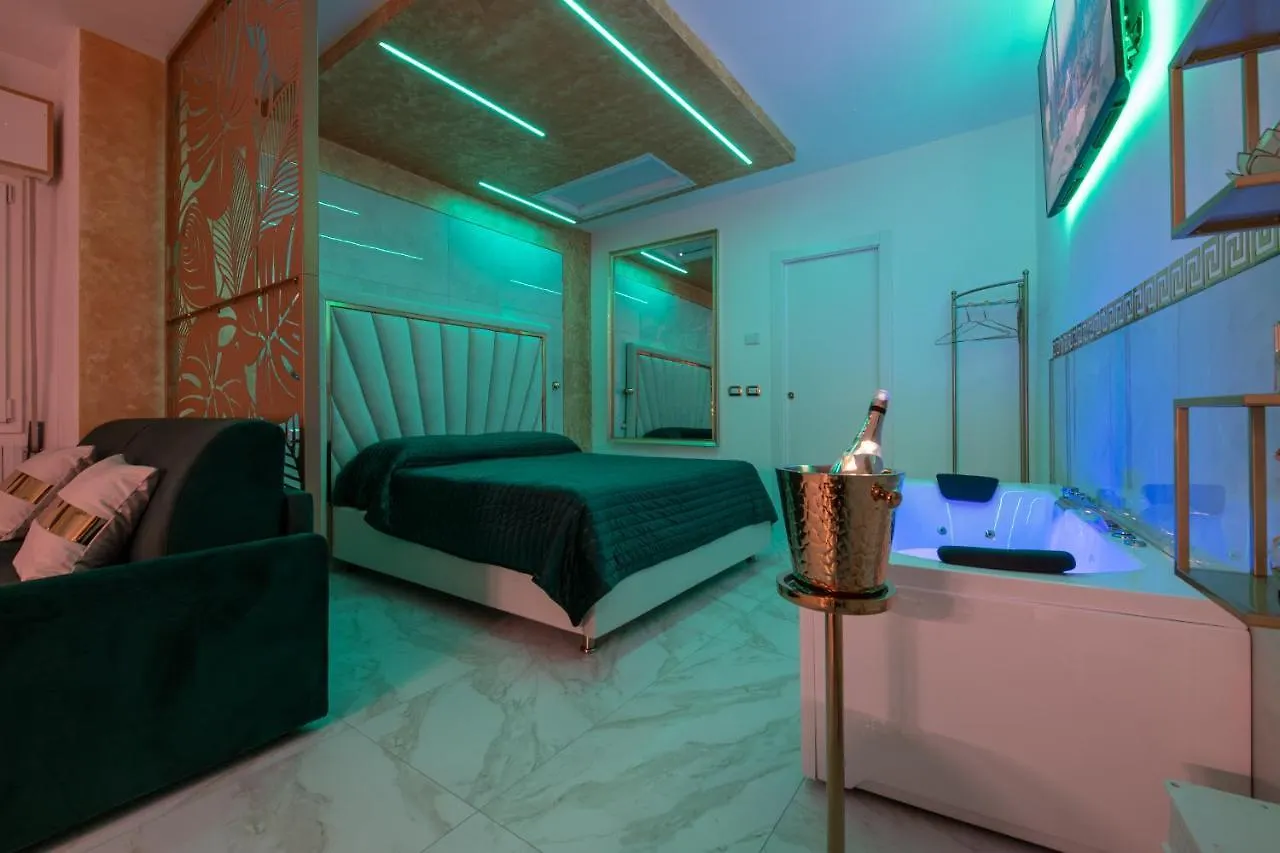 Fashion Apartment Gold Bologna With Jacuzzi & Car Garage