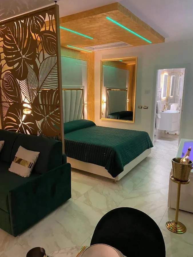 Fashion Apartment Gold Bologna With Jacuzzi & Car Garage
