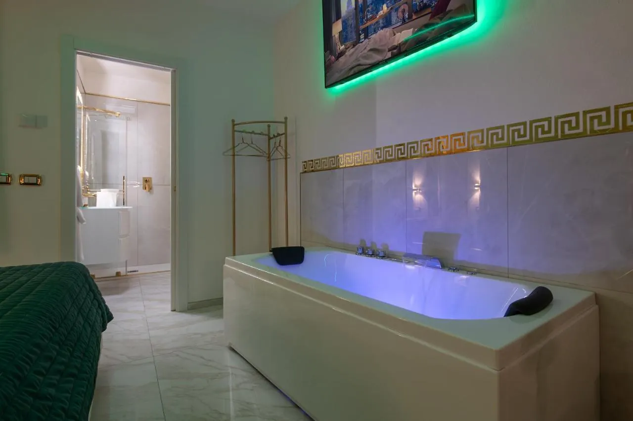 Fashion Apartment Gold Bologna With Jacuzzi & Car Garage Italy