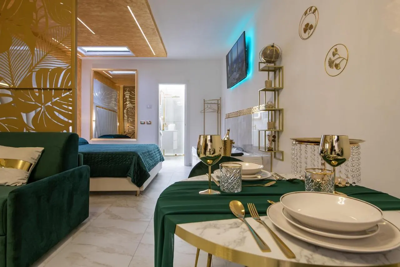 Fashion Apartment Gold Bologna With Jacuzzi & Car Garage איטליה