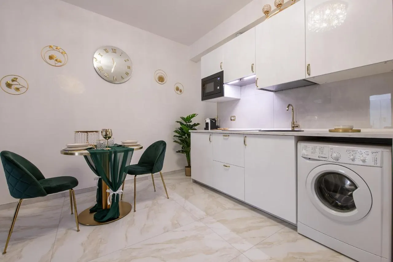 Fashion Apartment Gold Bologna With Jacuzzi & Car Garage איטליה