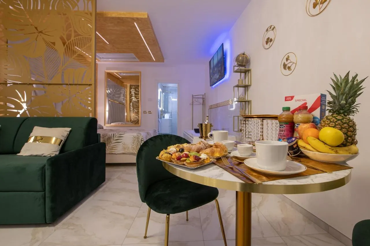 Fashion Apartment Gold Bologna With Jacuzzi & Car Garage 0*,  איטליה