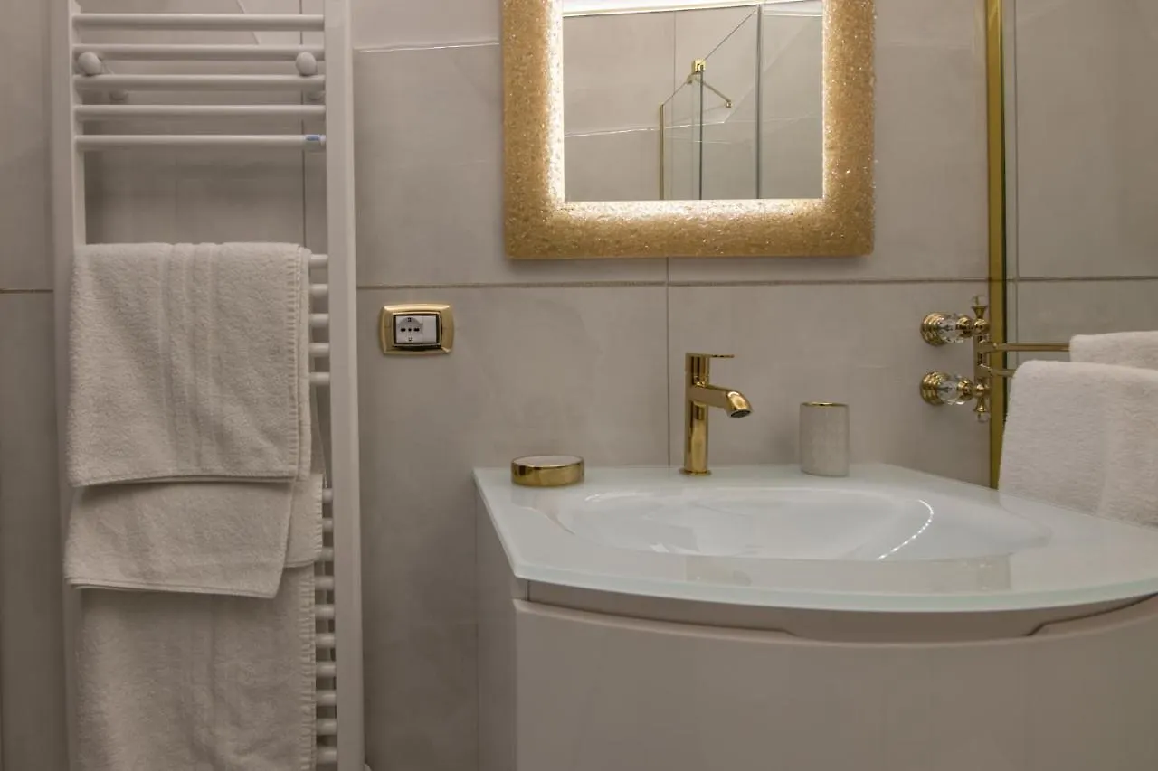 Fashion Apartment Gold Bologna With Jacuzzi & Car Garage