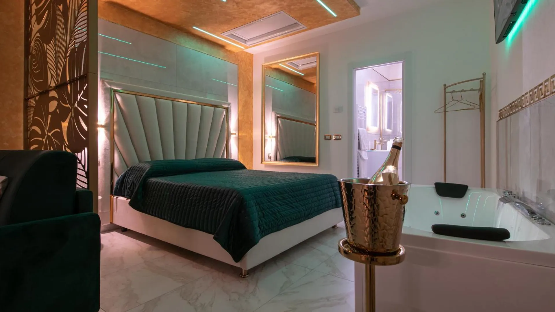 Fashion Apartment Gold Bologna With Jacuzzi & Car Garage