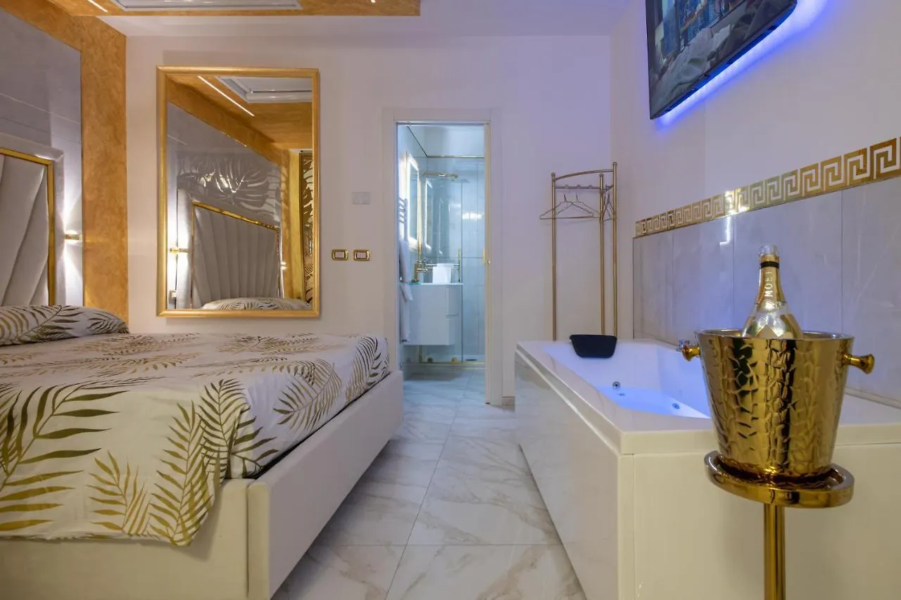 Fashion Apartment Gold Bologna With Jacuzzi & Car Garage 0*,  איטליה