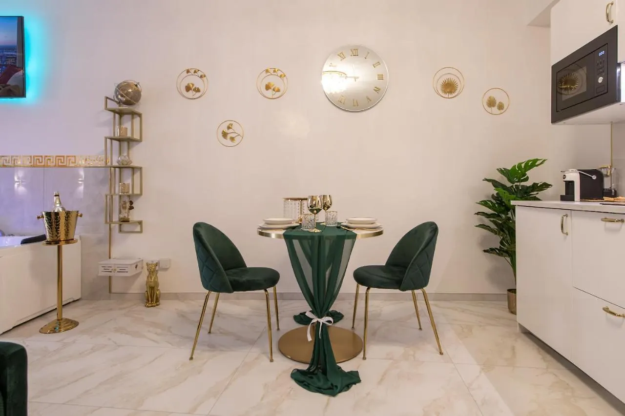 Fashion Apartment Gold Bologna With Jacuzzi & Car Garage