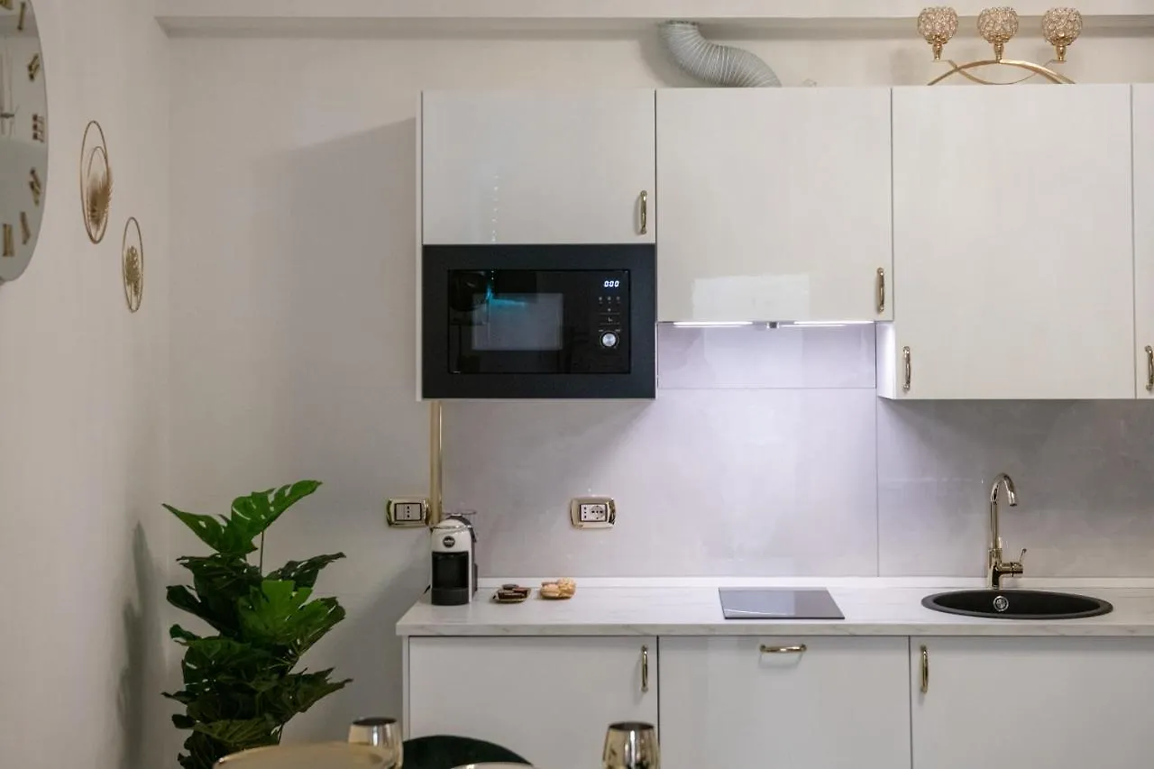 Fashion Apartment Gold Bologna With Jacuzzi & Car Garage 0*,